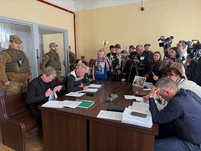 Присутні у залі суду Присутні у залі суду