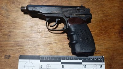 У жителя Корюківської громади на Чернігівщині вилучили зброю, вибухівку та пів тисячі набоїв У жителя Корюківської громади на Чернігівщині вилучили зброю, вибухівку та пів тисячі набоїв
