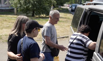 «Ми вже другий раз виїжджаємо»: як з прифронтового Шахтарського на Дніпропетровщині евакуюють родини з дітьми «Ми вже другий раз виїжджаємо»: як з прифронтового Шахтарського на Дніпропетровщині евакуюють родини з дітьми