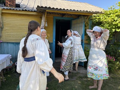 "Ягоденські свояки" з Волині зберігають автентичні пісні чотирьох поколінь родини "Ягоденські свояки" з Волині зберігають автентичні пісні чотирьох поколінь родини