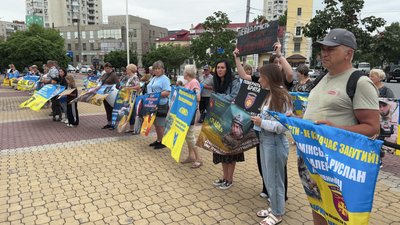 Учасники на акції "Поверніть героїв з полону. Знайдіть безвісти зниклих" Учасники на акції "Поверніть героїв з полону. Знайдіть безвісти зниклих"