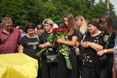 У Сумах попрощалися з воїном Романом Руденком У Сумах попрощалися з воїном Романом Руденком