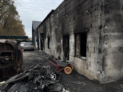 Уламок поцілив в акумулятор. Наслідки нічних ударів реактивними «шахедами» по Сумах: що кажуть очевидці Уламок поцілив в акумулятор. Наслідки нічних ударів реактивними «шахедами» по Сумах: що кажуть очевидці