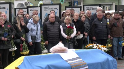 «Єдиний син загинув»: з добровольцем Віталієм Пивоваром попрощалися у Рівному «Єдиний син загинув»: з добровольцем Віталієм Пивоваром попрощалися у Рівному