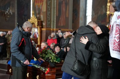 "Ніколи не бачив його зажуреним": у Черкасах попрощались із загиблим Максимом Зеленським "Ніколи не бачив його зажуреним": у Черкасах попрощались із загиблим Максимом Зеленським