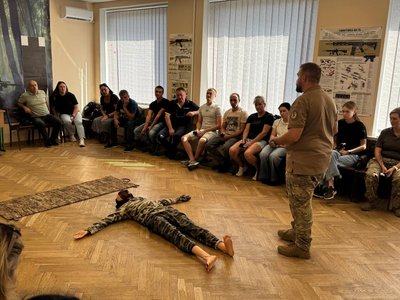 АЗС готують до обстрілів «Не раз «прилітало» поряд» Працівників автозаправних станцій навчали як діяти під час обстрілів АЗС готують до обстрілів «Не раз «прилітало» поряд» Працівників автозаправних станцій навчали як діяти під час обстрілів