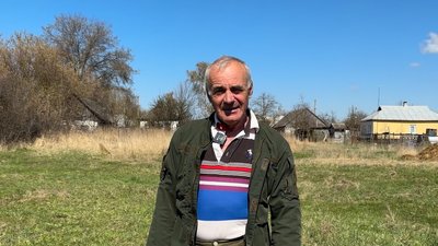 На Чернігівщині чоловік тримає корову, якій майже 30 років На Чернігівщині чоловік тримає корову, якій майже 30 років