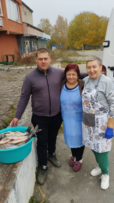 "Ми не втрачаємо оптимізму та віри в перемогу": волонтери з Хмельниччини готують для захисників домашні страви "Ми не втрачаємо оптимізму та віри в перемогу": волонтери з Хмельниччини готують для захисників домашні страви