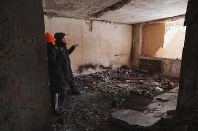Вероніка Томаско-Сільва під час екскурсії Північною Салтівкою, Харків Вероніка Томаско-Сільва під час екскурсії Північною Салтівкою, Харків