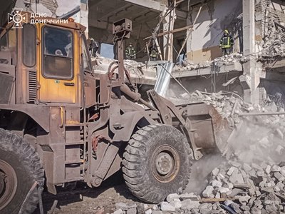 У Краматорську сьому добу шукають людину під завалами будівлі У Краматорську сьому добу шукають людину під завалами будівлі