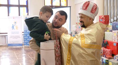 У Хмельницькому 1250 дітей отримали подарунки від Святого Миколая У Хмельницькому 1250 дітей отримали подарунки від Святого Миколая
