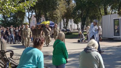 Захисників Андрія Чауса, Василя Медовника та Василя Дьолога поховали 21 вересня на Чернігівщині Захисників Андрія Чауса, Василя Медовника та Василя Дьолога поховали 21 вересня на Чернігівщині