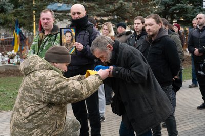 В Ужгороді попрощалися із полеглим захисником Максимом Євдокимовим В Ужгороді попрощалися із полеглим захисником Максимом Євдокимовим