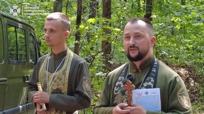 "Втішаємо, молимося, даємо поради", — волинські капелани про служіння в зоні бойових дій "Втішаємо, молимося, даємо поради", — волинські капелани про служіння в зоні бойових дій