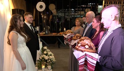 Весілля Влада Троцюка і Марини Зубікової у Луцьку — військового і медикині