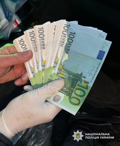 В Одесі затримали чоловіка за спробу організувати незаконний перетин кордону за 11 тисяч євро В Одесі затримали чоловіка за спробу організувати незаконний перетин кордону за 11 тисяч євро