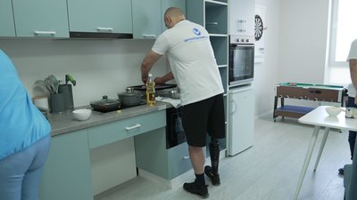 У Вінниці ветерани та цивільні з ампутаціями вчаться жити самостійно з біонічними протезами У Вінниці ветерани та цивільні з ампутаціями вчаться жити самостійно з біонічними протезами