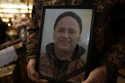 “Сподівалися, що він в полоні”: із солдатом Максимом Сисоєвим попрощалися в Сумах “Сподівалися, що він в полоні”: із солдатом Максимом Сисоєвим попрощалися в Сумах