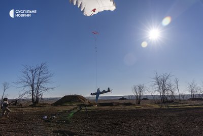 БПЛА SHARK вертається після бойового вильоту, під час якого аеророзвідники скоригували роботу для артилеристів на півдні