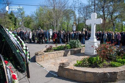 "Я досі не вірю": в Одесі попрощалися з депутатом міськради Олександром Іваницьким, якого знайшли мертвим в авто "Я досі не вірю": в Одесі попрощалися з депутатом міськради Олександром Іваницьким, якого знайшли мертвим в авто