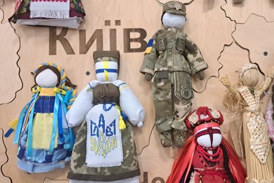 Карта-рекордсменка. У Дніпрі презентували мапу України з ляльок-мотанок Карта-рекордсменка. У Дніпрі презентували мапу України з ляльок-мотанок