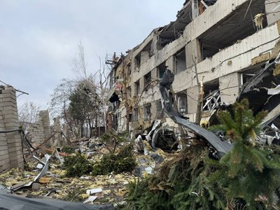 У Сумах працює мобільний штаб для жителів міста, чиє житло пошкоджене ударом РФ У Сумах працює мобільний штаб для жителів міста, чиє житло пошкоджене ударом РФ