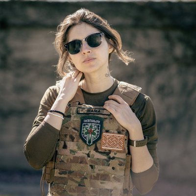 "На війні все швидко змінюється". Госпітальєрка про 10 ротацій та новелу "Стабік" "На війні все швидко змінюється". Госпітальєрка про 10 ротацій та новелу "Стабік"