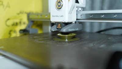"На фронті це розхідний матеріал": вінничанин з друзями допомагає військовим за допомогою 3D-принтерів "На фронті це розхідний матеріал": вінничанин з друзями допомагає військовим за допомогою 3D-принтерів