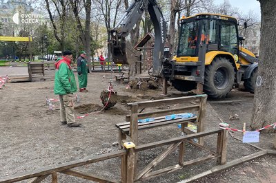 Демонтували дитячий майданчик на Соборній площі в Одесі Демонтували дитячий майданчик на Соборній площі в Одесі