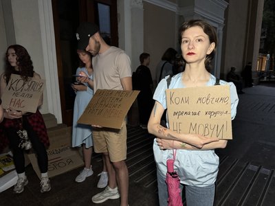 Полтавці вчетверте зібралися на акцію протесту проти закону, який нівелює незалежність НАБУ та САП Полтавці вчетверте зібралися на акцію протесту проти закону, який нівелює незалежність НАБУ та САП