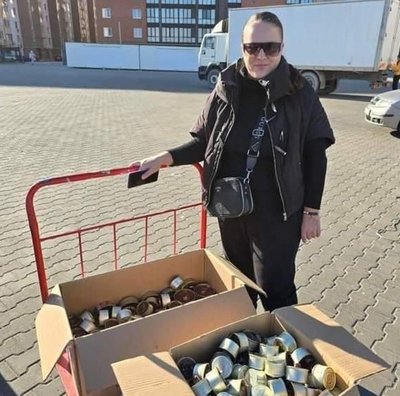 "Мені кажуть — я фея тепла": як одеситка допомагає військовим окопними свічками "Мені кажуть — я фея тепла": як одеситка допомагає військовим окопними свічками