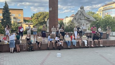 В Україні тривають протести проти відставки Федорова з посади очільника МОУ: День 11 В Україні тривають протести проти відставки Федорова з посади очільника МОУ: День 11