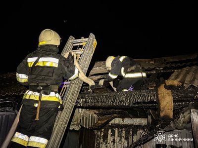 На Вінниччині горіли мікроавтобус та магазин На Вінниччині горіли мікроавтобус та магазин