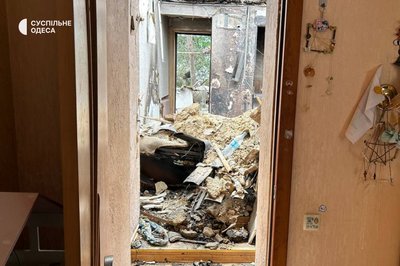 Удар "шахедів" на Одещині: родина врятувалася з-під уламків, батьки поранені — розповіді очевидців Удар "шахедів" на Одещині: родина врятувалася з-під уламків, батьки поранені — розповіді очевидців