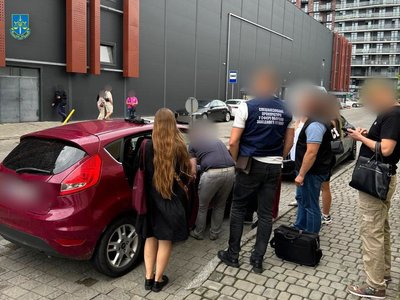 23-річну мешканку Львівщини підозрюють в організації переправлення за кордон військовозобов'язаних чоловіків 23-річну мешканку Львівщини підозрюють в організації переправлення за кордон військовозобов'язаних чоловіків