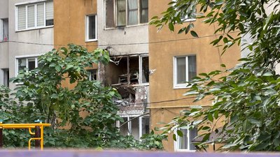 Частина будинку, яка пошкодилась унаслідок атаки 24 вересня 2026 року на Хмельницький Частина будинку, яка пошкодилась унаслідок атаки 24 вересня 2026 року на Хмельницький