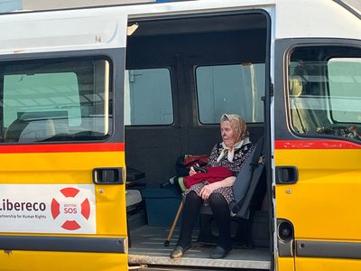 Заявок побільшало втричі. Волонтери евакуйовують до Дніпра жителів Донеччини Заявок побільшало втричі. Волонтери евакуйовують до Дніпра жителів Донеччини