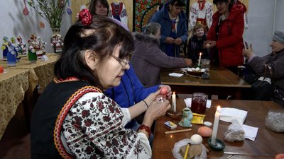 "П'ять поколінь вже пишуть писанки": як у Новгороді-Сіверському готуються до Великодня "П'ять поколінь вже пишуть писанки": як у Новгороді-Сіверському готуються до Великодня