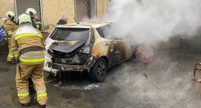 Підпал електромобіля у Голосіївському районі Києва Підпал електромобіля у Голосіївському районі Києва