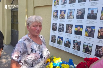 В Одесі відкрили восьмий стенд "Стіни пам’яті" до Дня загиблих захисників В Одесі відкрили восьмий стенд "Стіни пам’яті" до Дня загиблих захисників