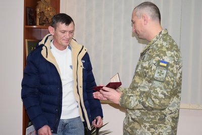 Батькові полеглого прикордонника із Закарпаття вручили державну нагороду Батькові полеглого прикордонника із Закарпаття вручили державну нагороду