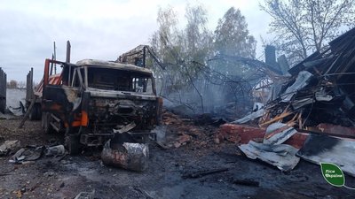 Пожежа на цивільному підприємстві з лісозаготівлі: військо РФ атакувало Новгород-Сіверський ударними БпЛА Пожежа на цивільному підприємстві з лісозаготівлі: військо РФ атакувало Новгород-Сіверський ударними БпЛА