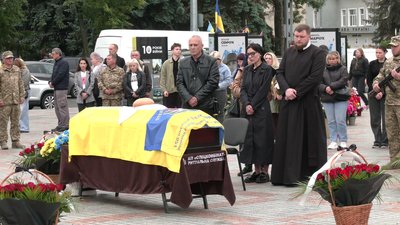 З капітаном Сергієм Бандрівським попрощалися у Рівному З капітаном Сергієм Бандрівським попрощалися у Рівному
