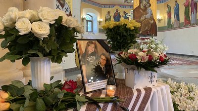 У Харкові простилися з Іриною Мироненко та її донькою Марією, які загинули під час авіаударів росіян по "Епіцентру", 8 червня У Харкові простилися з Іриною Мироненко та її донькою Марією, які загинули під час авіаударів росіян по "Епіцентру", 8 червня