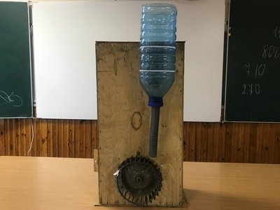 Двигун з "Волги" та підручні матеріали: як школяр з Житомира розробив прилад отримання електроенергії від дощу Двигун з "Волги" та підручні матеріали: як школяр з Житомира розробив прилад отримання електроенергії від дощу