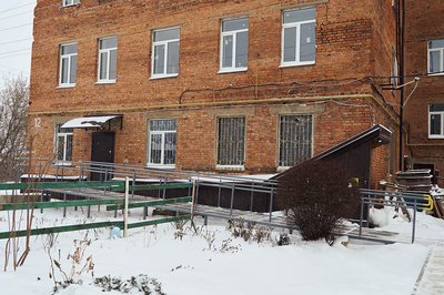 Місце тимчасового проживання переселенців у Докучаєвському на Харківщині Місце тимчасового проживання переселенців у Докучаєвському на Харківщині