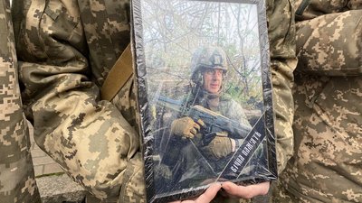 На Полтавщині встановлять три дошки пам'яті на честь полеглих захисників України На Полтавщині встановлять три дошки пам'яті на честь полеглих захисників України