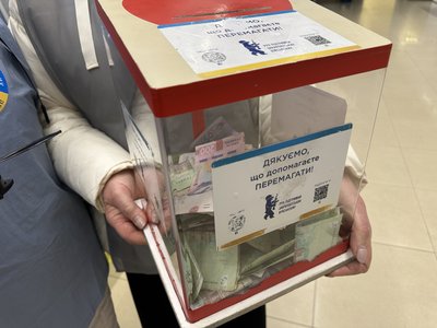 Волонтери в ужгородських супермаркетах за рік зібрали гроші на 200 дронів