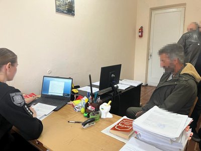 На Одещині під час сварки один з моряків напав на колегу із ножем На Одещині під час сварки один з моряків напав на колегу із ножем