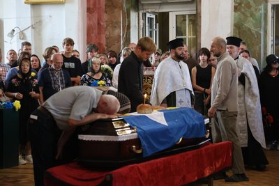 У Луцьку попрощалися з загиблим 54-річним бійцем Едуардом Павловським У Луцьку попрощалися з загиблим 54-річним бійцем Едуардом Павловським